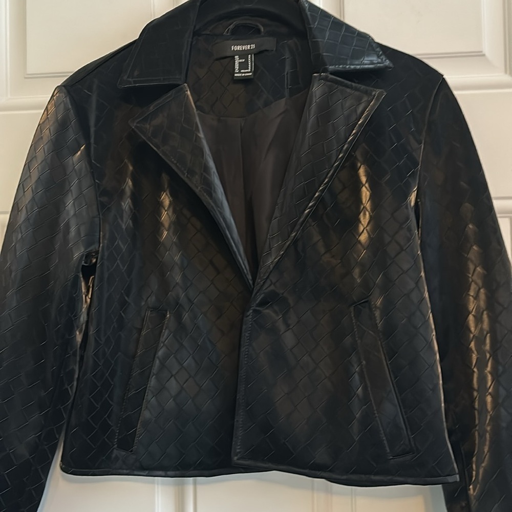 ❤️2/$15 or 3/$21❤️ NWOT Forever 21 Black Faux Leather Open Jacket, Size S - Picture 2 of 9